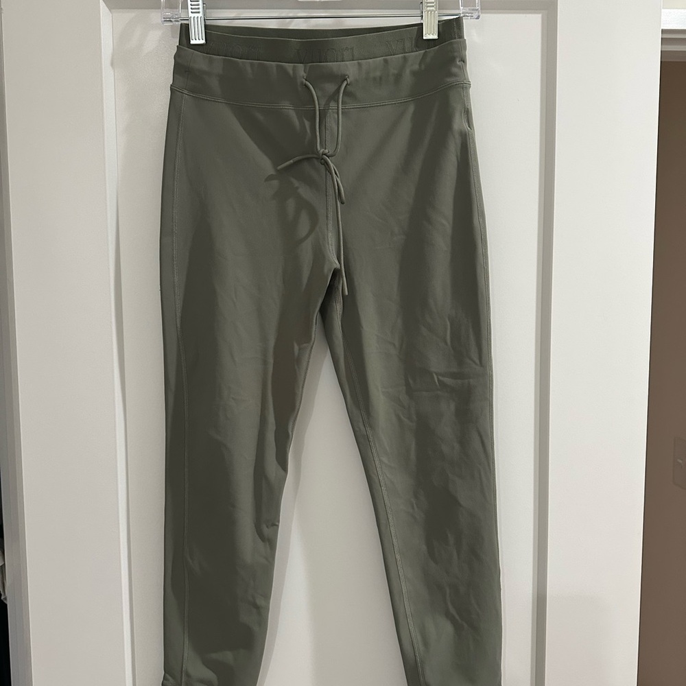 Olive Green vuori daily legging medium
